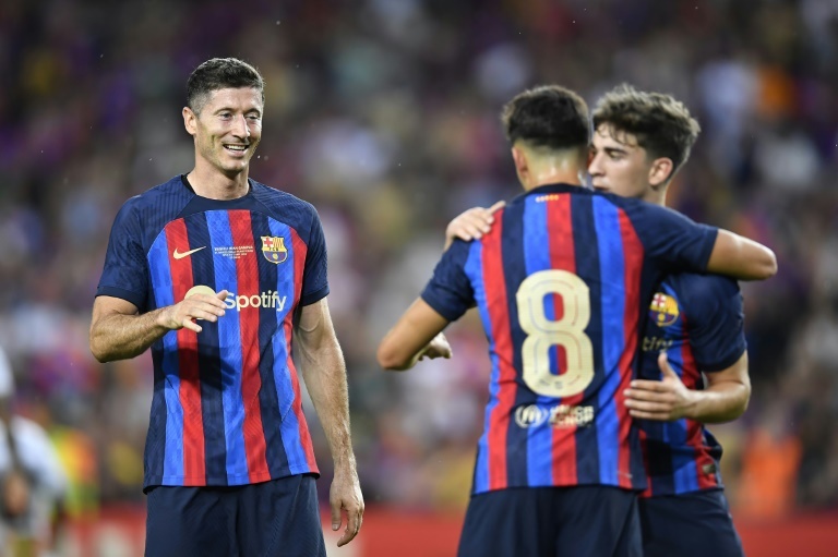 Lewandowski Scores First Barcelona Goal As They Hit Pumas For Six