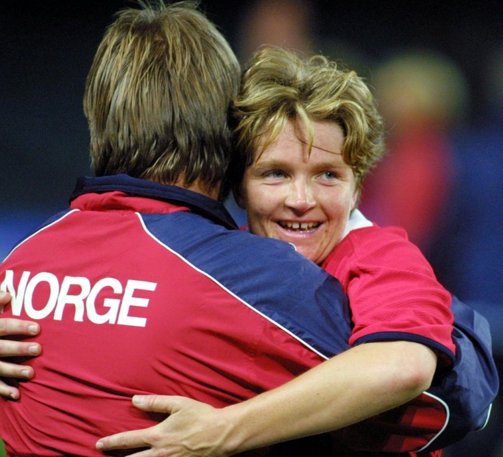 Hege Riise (R) has become temporary boss of England women's football team. AFP