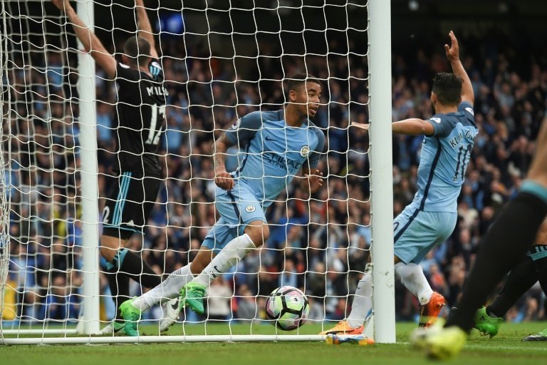 Zabaleta bows out as Manchester City climb to third