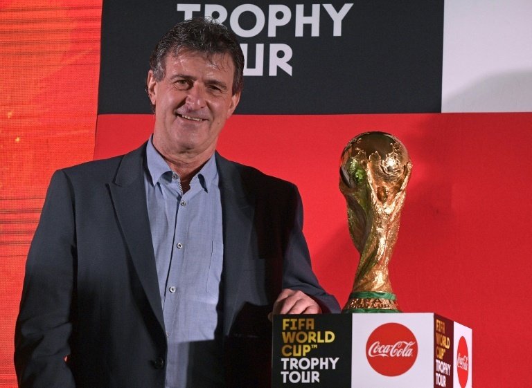 Kempes is interested. AFP