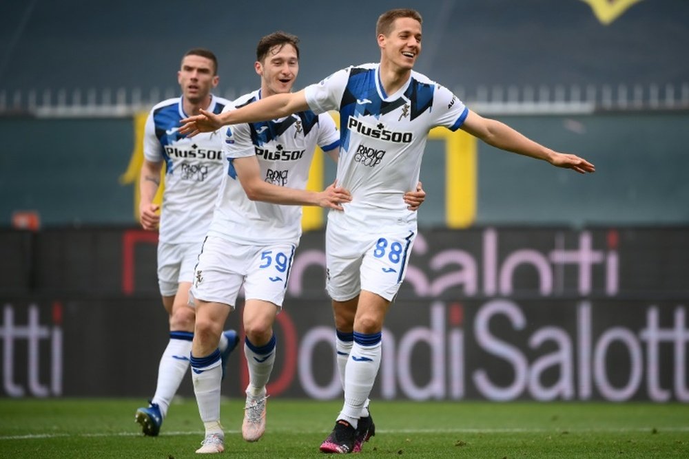 Mario Pasalic (R) scored Atalanta's fourth against Genoa. AFP