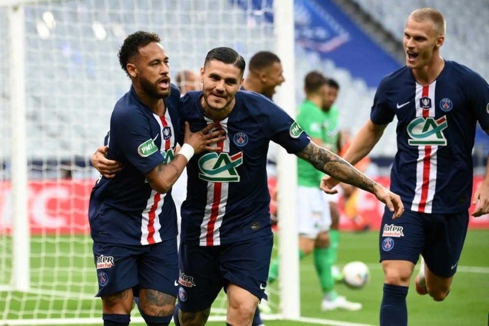 Neymar (L) gave PSG the French Cup with the only goal of the game. AFP