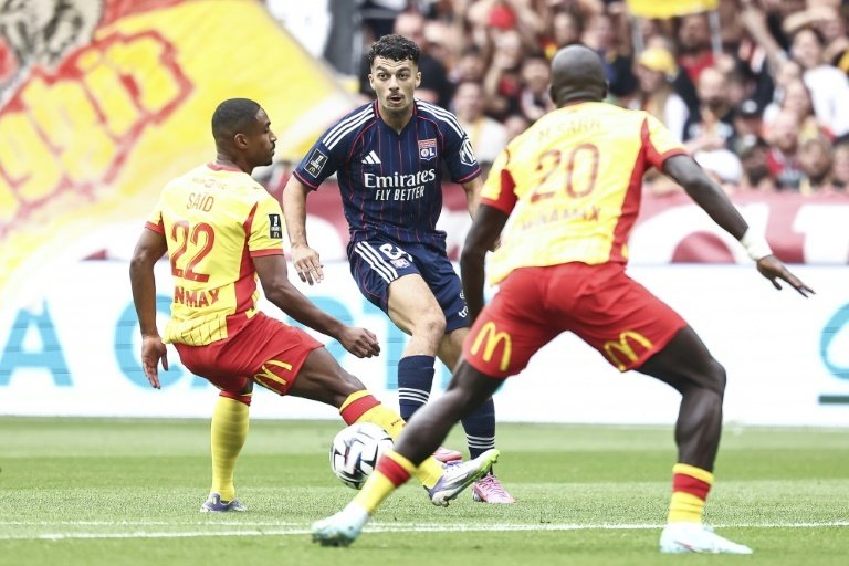 Mikautadze gets Lyon off to winning start in Ligue 1 at Lens