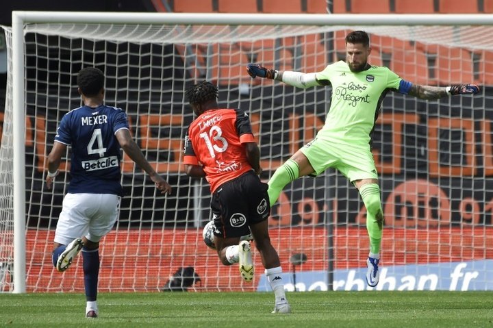 Troubled Bordeaux thumped by Lorient