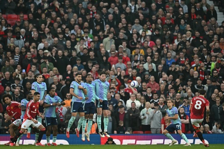 Bruno Fernandes (R) scored a stunning free-kick against Arsenal. AFP