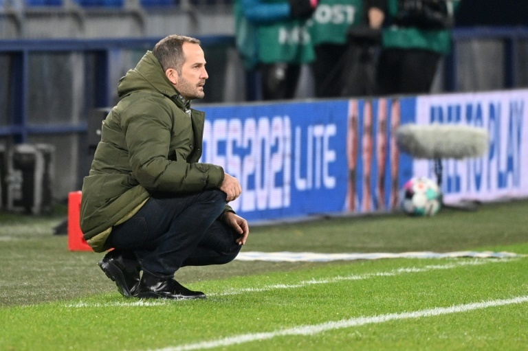 Struggling Schalke sack Baum after 79 days as Stevens come back