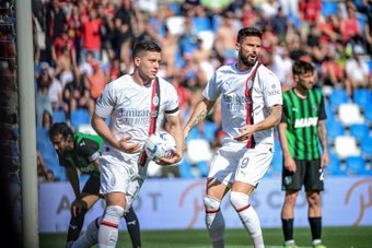 AC Milan were held to a spectacular 3-3 draw at struggling Sassuolo on Sunday to leave Inter Milan within touching distance of the Serie A title ahead of their late fixture with Cagliari.
