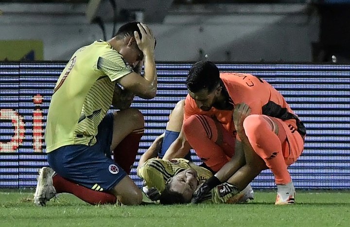 Broken leg expected to rule out Colombia defender Arias for six months