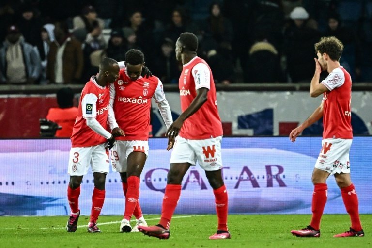 Ten-man PSG held as dogged Reims strike late at Parc des Princes