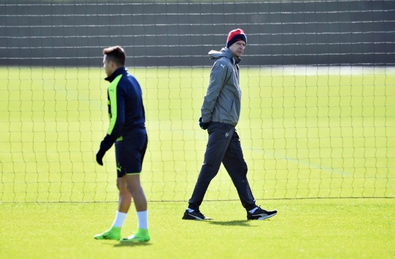 Under-fire Wenger rallies troubled Arsenal