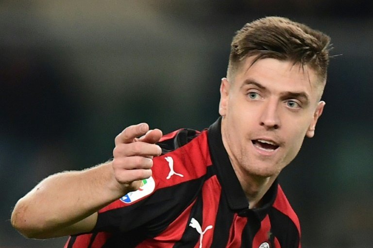 Piatek 'kung fu' goal rescues Milan at Chievo