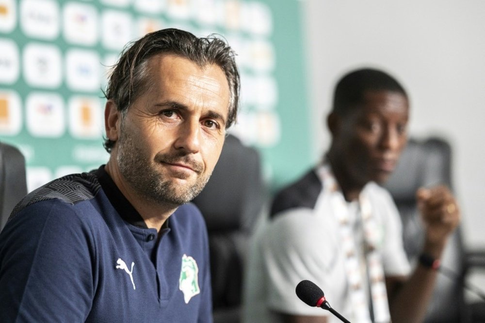 Ivory Coast coach Patrice Beaumelle with Max-Alain Gradel at a team press conference in Douala. AFP