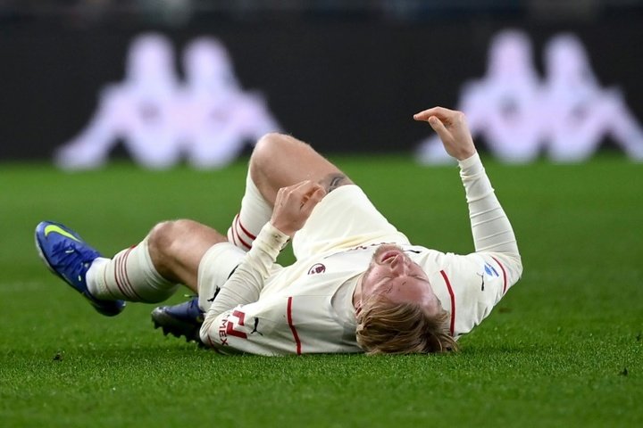 Milan's Kjaer has knee ligament damage