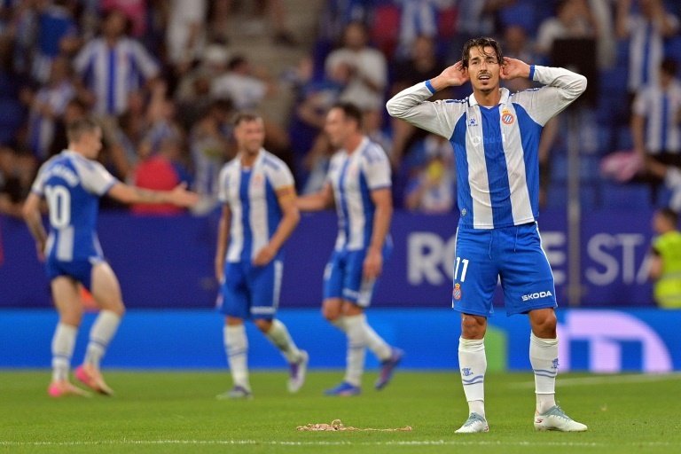 Espanyol staged a late comeback to grab a shock 2-1 win over Atletico Madrid on Sunday as Diego Simeone's men made a disappointing start to their La Liga campaign.