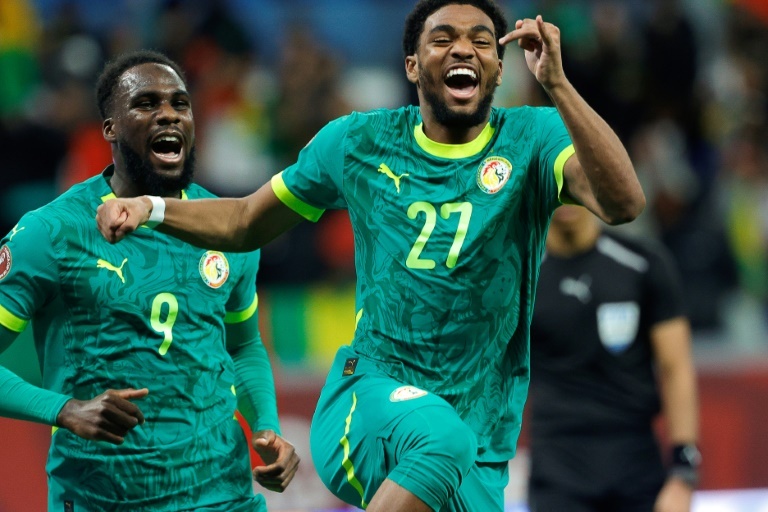 Ligue 1 leaders Lens still waiting for PSG title charge