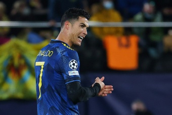 Ronaldo sends Manchester United into Champions League remaining sixteen