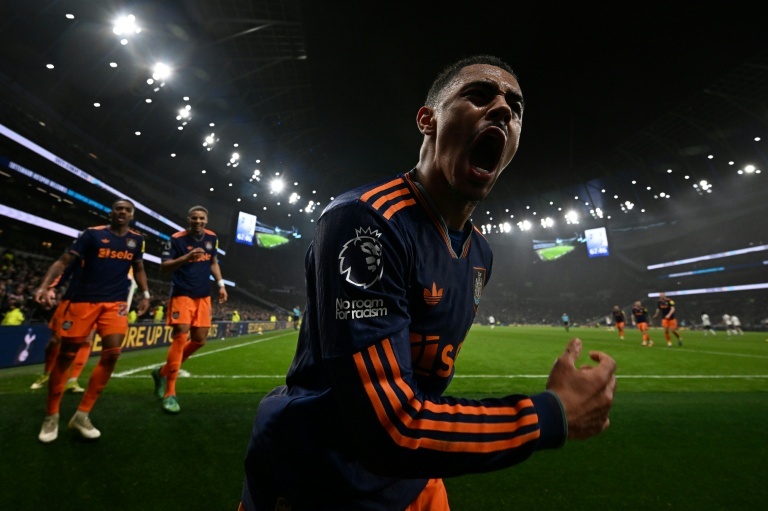 Newcastle bat des Spurs en difficulté et met Frank sur la sellette