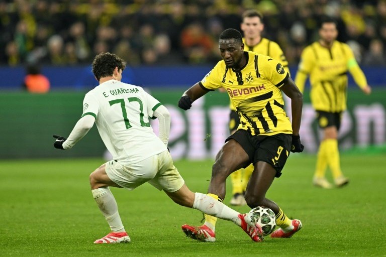 Borussia Dortmund cruised into the last 16 of the Champions League after a goalless draw with Sporting Lisbon on Wednesday sealed a 3-0 aggregate victory.