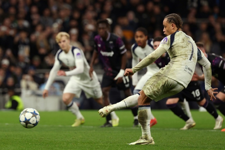 "Son è una leggenda, è un piacere prendere la sua maglia"