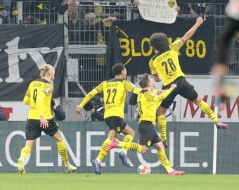 Axel Witsel (R) got the only goal as Dortmund won at Mainz. AFP