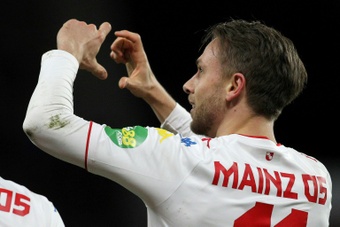 Leverkusen bowled over by late Mainz fightback