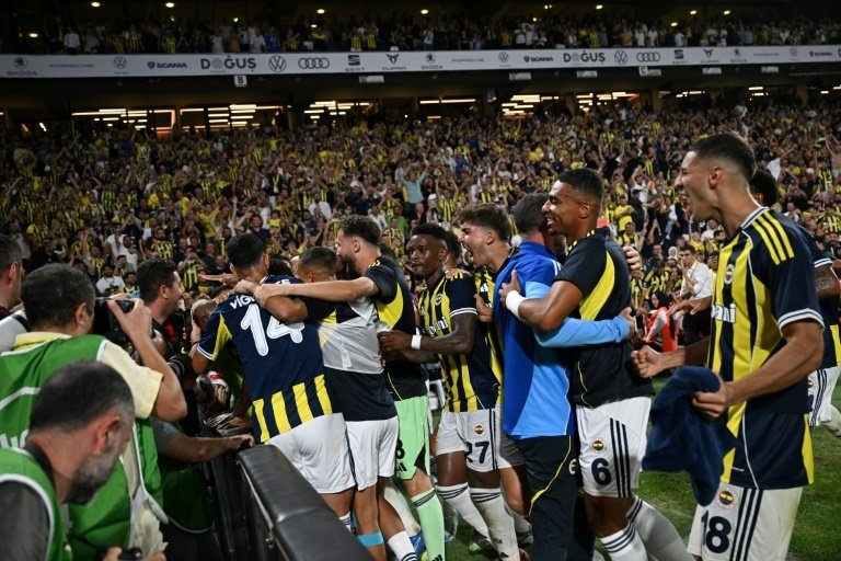 Five-goal Fenerbahce thrash Feyenoord, Rangers to meet Club Brugge