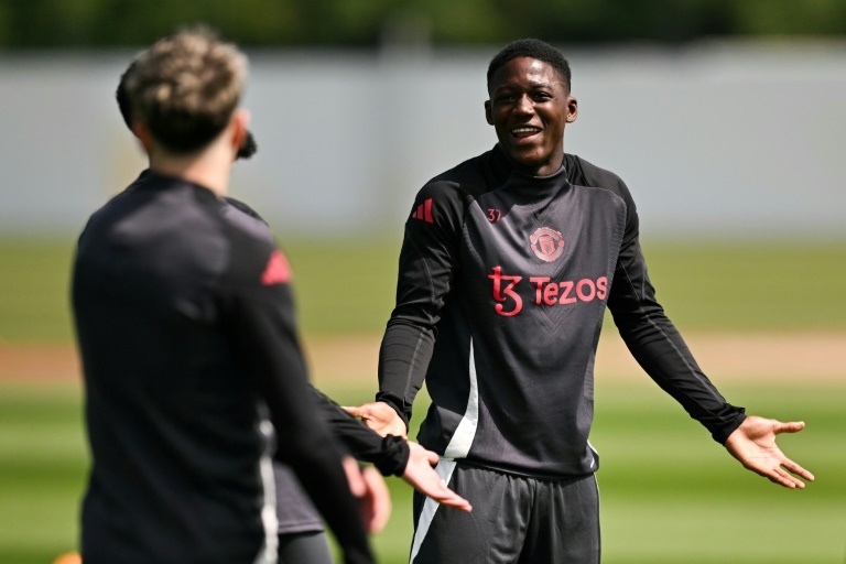 マンチェスターユナイテッド MAINOO 37 マンチェスターユナイテッド