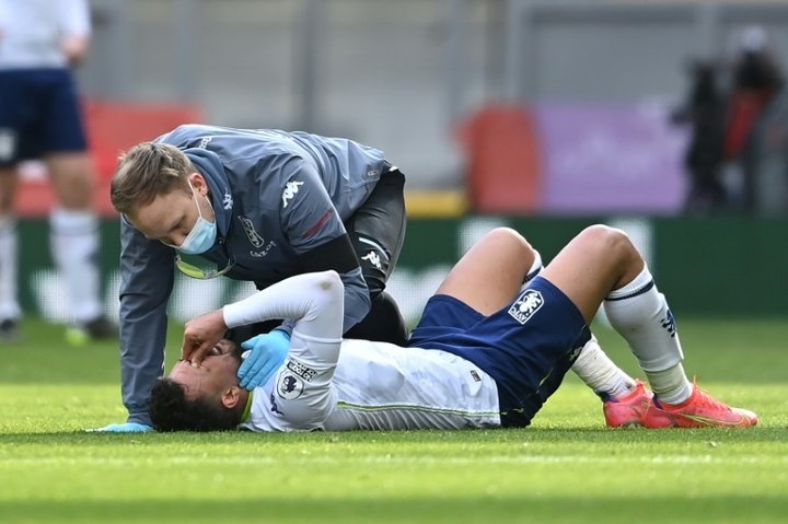 Villa's Trezeguet set for knee surgery