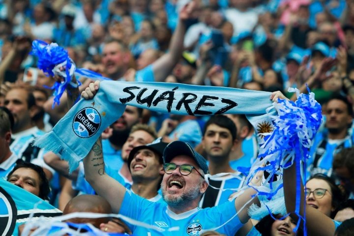 'Suarezmania' in Brazil as Uruguyan transforms Gremio