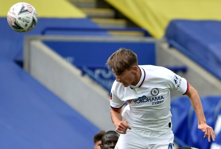 Chelsea midfielder Gilmour suffers major injury setback