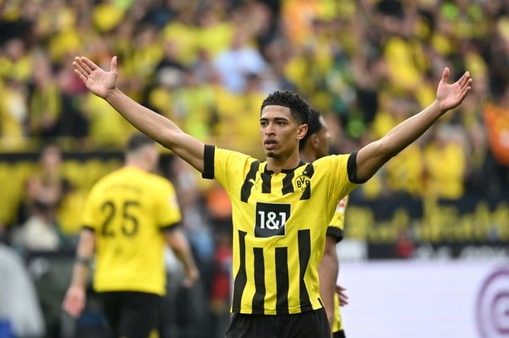 Bellingham double helps Dortmund keep pace with Bayern