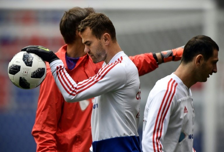 Akinfeev out to rescue Russia from humiliation