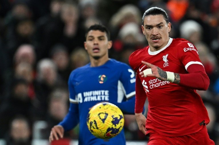 Liverpool's Darwin Nunez (R) is a doubt for Sunday's trip to Arsenal. AFP