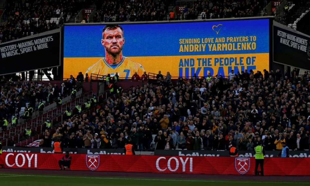 West Ham show their support for Ukrainian winger Andriy Yarmolenko at the London Stadium. AFP