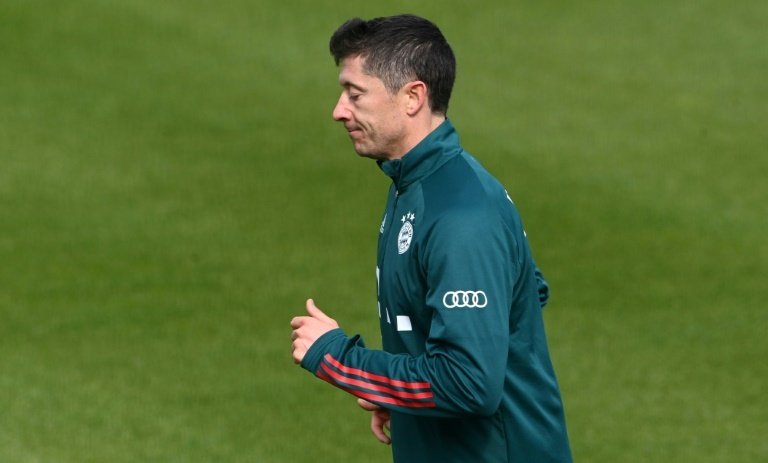 Record-hunting Lewandowski leaves Bayern training early