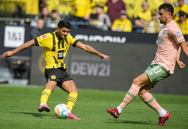 Dahoud (L) will join Brighton on a free transfer from Borussia Dortmund. AFP