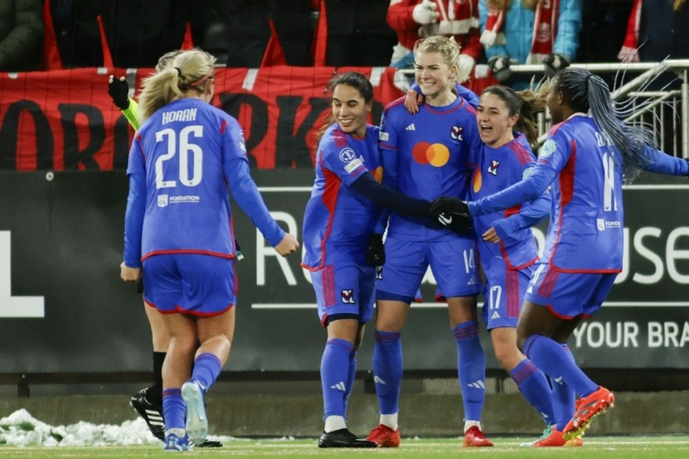 Barcelona hammered Rosengrad 7-0 to reach the Women's CL last 8. AFP