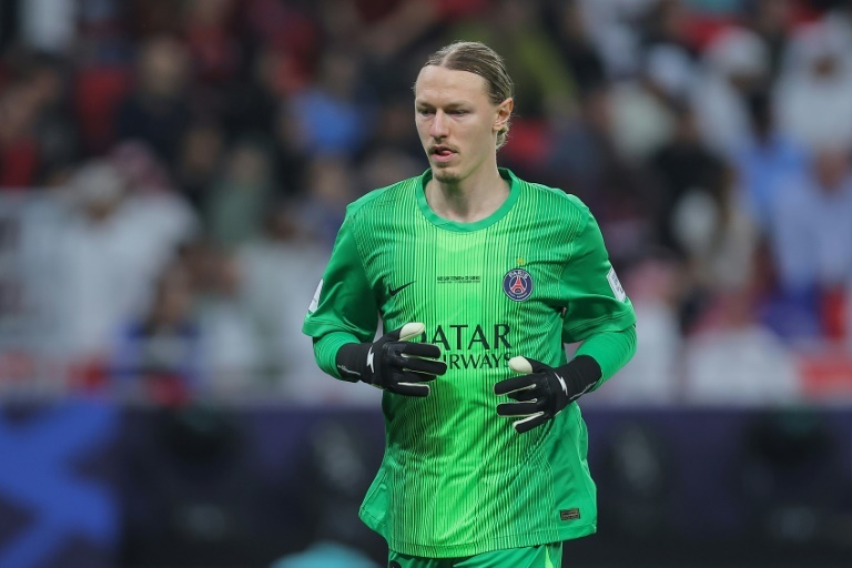 PSG penalty hero Safonov out until next year with broken hand