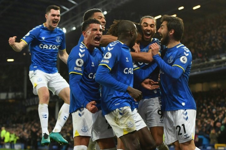 Ten-man Everton snatch vital 99th-minute win over Newcastle