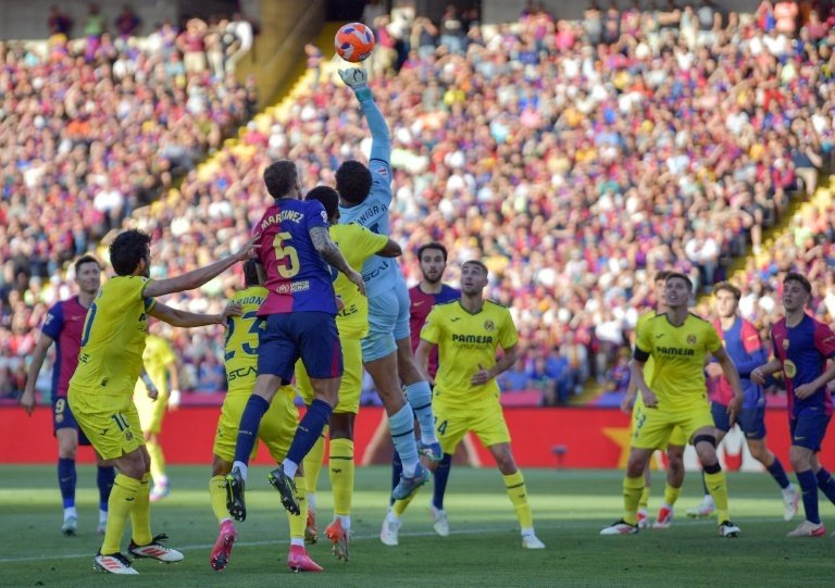 Villarreal beat Barca to secure Champions League place