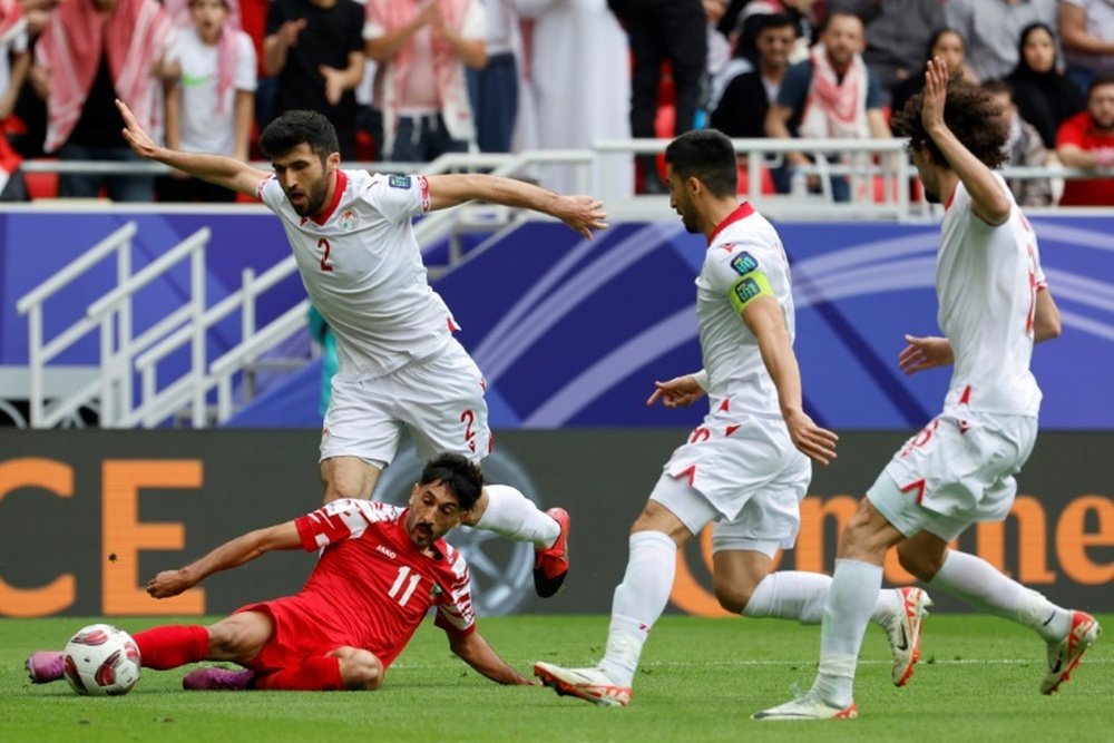 Jordan's Yazan Al-Naimat fought for the ball on the floor. AFP