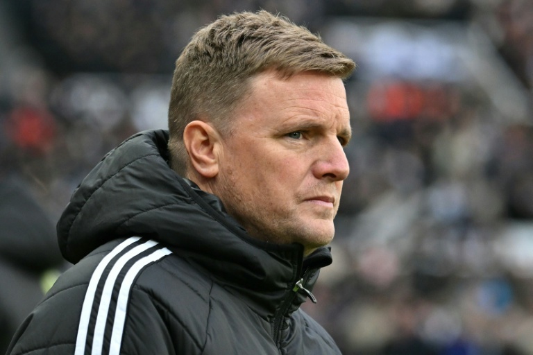 Newcastle's Howe rules himself out of Man Utd job