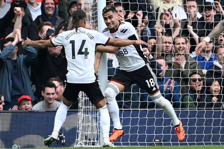 Leeds defeated at Fulham to increase relegation fears