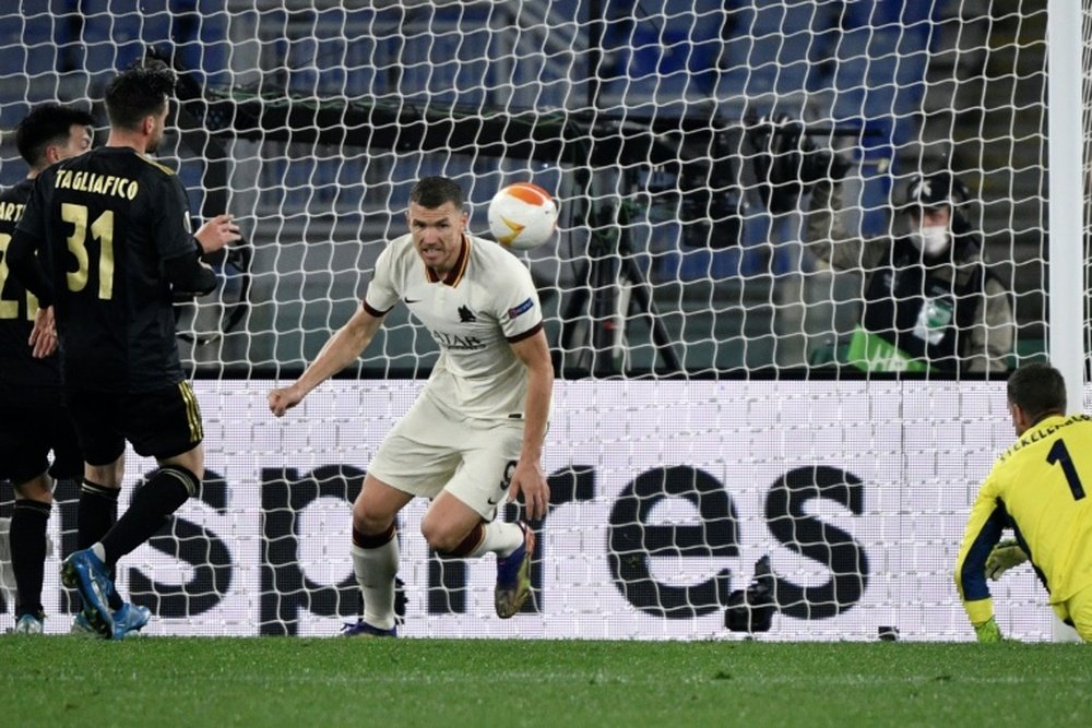 Edin Dzeko (C) scored as Roma went through to the Europa League semi-finals. AFP