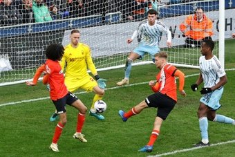 Luton's Luke Berry struck late to salvage a crucial 1-1 draw with relegation rivals Nottingham Forest, while Burnley kept alive their faint survival hopes with a 2-1 victory against Brentford on Saturday.