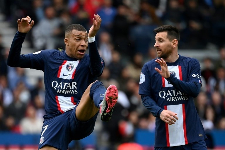 Could troubled PSG throw away Ligue 1 title?
