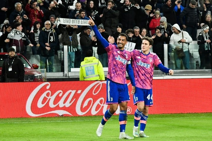 Danilo fires Juventus second as late hero Vialli honoured