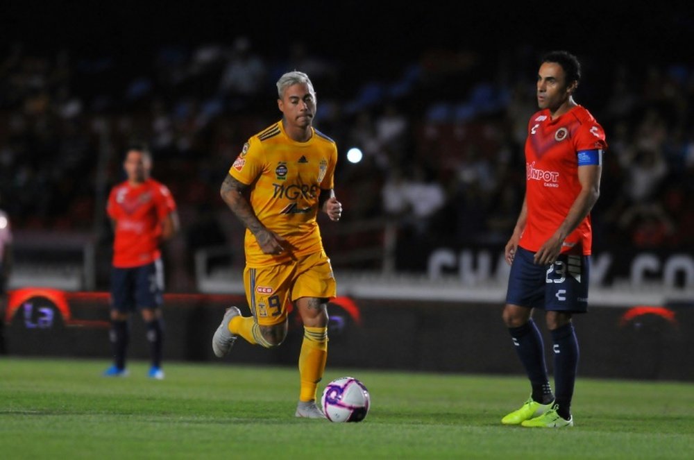 Veracruz called for a three minute strike, but Tigres claimed it was only one. AFP