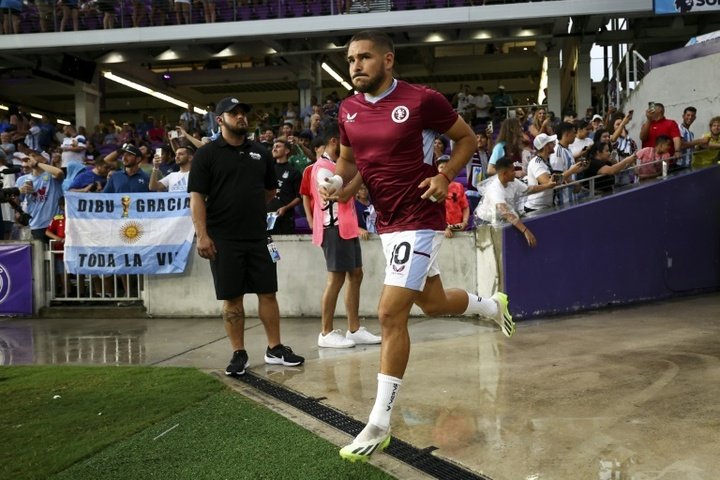 Aston Villa star Buendia suffers major knee injury