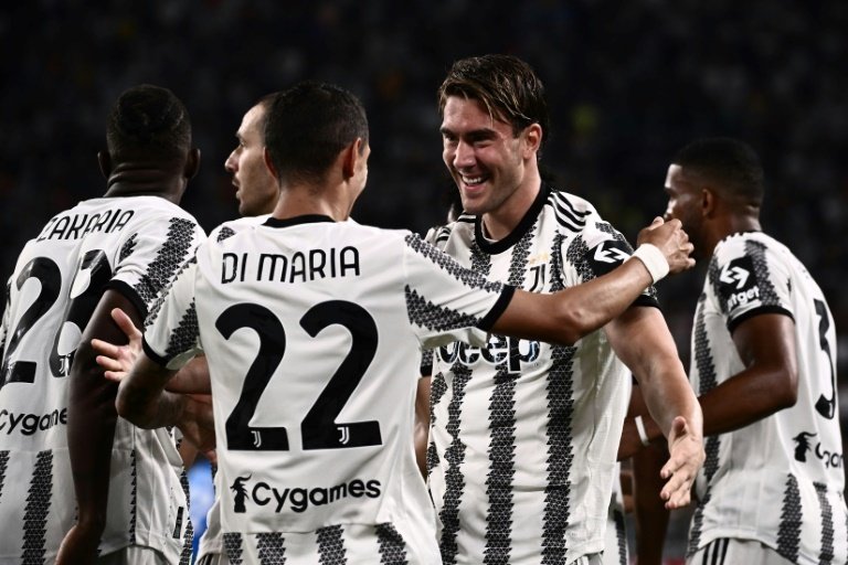 Vlahovic brace sinks Sassuolo as Di Maria scores first Serie A goal